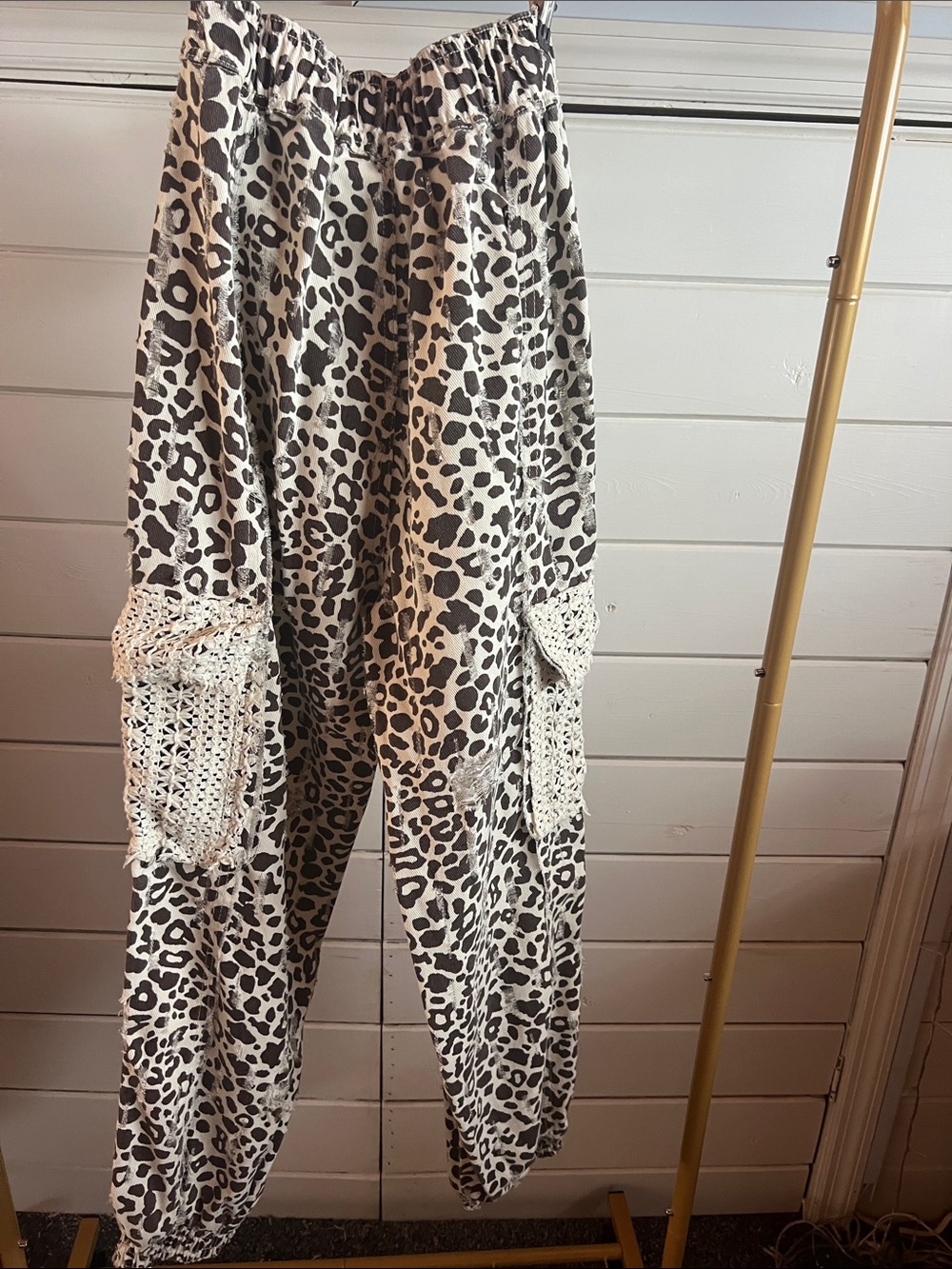 POL Leopard-Print Drawstring Cargo Joggers in Brown and Cream (giraffe) - Picture 4 of 4